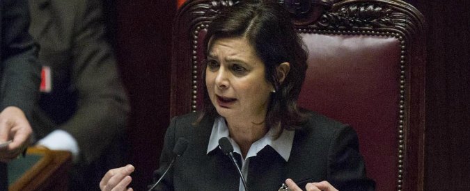 Copertina di Camera, codice etico: corsa per evitare sanzioni. Per i deputati niente regali sopra i 200 euro. Sanzioni? Zero