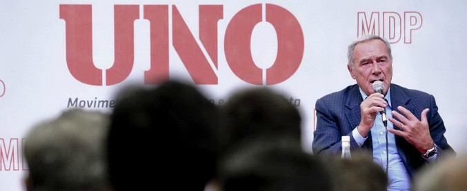Grasso, la carta di Bersani per riunire il centrosinistra. Il presidente del Senato alla platea di Mdp: “Mi sento di sinistra”