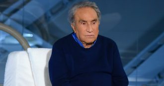 Copertina di Emilio Fede: “Ricoverato per una caduta, ma non sono in gravi condizioni”