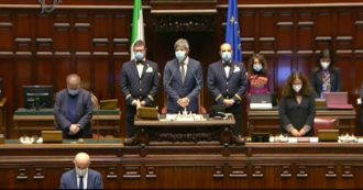 Copertina di Alla Camera arriva la notizia della morte di Jole Santelli, per lei un minuto di silenzio e un lungo applauso: “Siamo scossi, vicinanza alla famiglia”