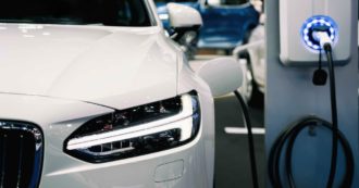 Copertina di Germania, tagli a incentivi e rincari energia. Vdik: “EV meno attraenti per i consumatori”