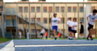 Copertina di Venezia, la professoressa contro il top in palestra: “Le ragazze distraggono i maschi”. Le liceali: “Cambiare mentalità, non vestiti”