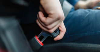Copertina di Sicurezza stradale, 1 automobilista su 3 ancora non allaccia la cintura