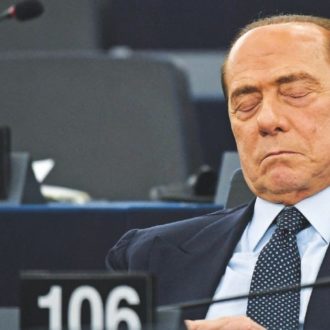 Copertina di 38 – A bocca asciutta con Conte, in fuga dal virus e dai processi