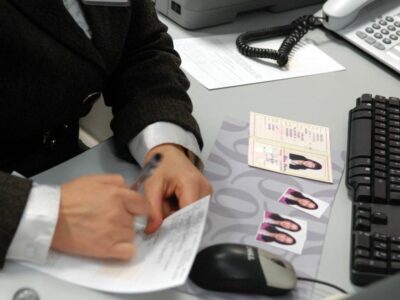 Copertina di Perché la decisione di scrivere ‘genitori’ sulla carta d’identità dei minori non mi trova d’accordo