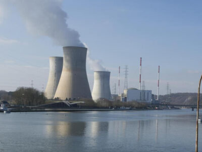 Copertina di Il riarmo rivitalizza il nucleare in Ue: Berlino riapre le centrali, Madrid ne allunga la vita, altri tornano a costruirle
