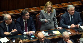 Copertina di Meloni su Draghi: “La politica estera non è farsi fare foto con Macron e Scholz”. E sul Mes attacca Conte: “Lo approvò col favore delle tenebre”