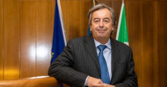 Copertina di Solo 10 promossi su 408 al pre-test di Microbiologia di Burioni: “Il 44% non sapeva diagnosticare un’influenza”. Critiche in rete