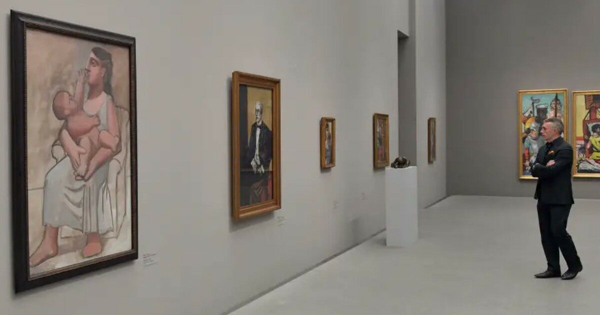 Operaio appende un suo quadro non autorizzato ad una mostra. La galleria d’arte lo licenzia