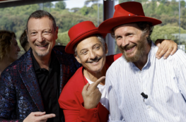 Copertina di Viva Rai 2, Fiorello cala il sipario e festeggia con Amadeus, Jovanotti e Ultimo: “Devo cercare una bella idea. Da stasera spengo il telefono”