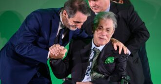 Copertina di Lega, Fontana a difesa di Bossi: “Il senatùr non si tocca, non scherziamo”. Ma i salviniani tornano all’attacco: “Non tiene al partito”