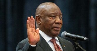 Copertina di Elezioni in Sudafrica, Ramaphosa confermato presidente. Ma perde la maggioranza assoluta e deve allearsi col ‘partito dei bianchi’