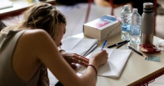 Copertina di Maturità, la maestra delle elementari scrive agli ex alunni dopo anni: “Farò sempre il tifo per voi”