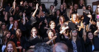 Copertina di Operai, diplomati e laureati, provenienti dal Nord: chi sono i giovani che scappano all’estero. E chi resta in Italia è scoraggiato