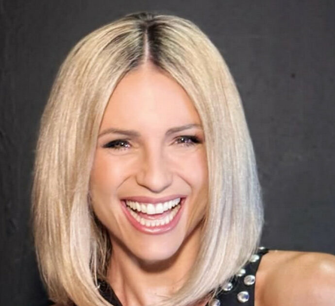 “Con Elisabetta Canalis abbiamo fatto pace. Mamma mi dice che sembro un uomo coi miei muscoli. A Eurovision 2025 non cazz**gerò”: parla la conduttrice