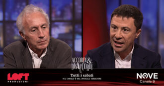 Copertina di Caos treni, la curiosa teoria di Bocchino: “Rete complicata perché l’Italia è stretta e lunga. Non è colpa di Salvini”. E Travaglio risponde così