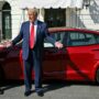 Copertina di Dopo la rottura con Musk, Trump vuole disfarsi della sua Tesla rossa