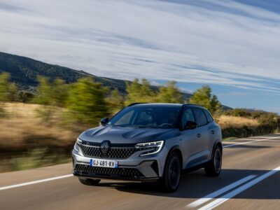 Copertina di Renault E-Tech, il segreto è nel cambio. Al volante della gamma ibrida della Losanga