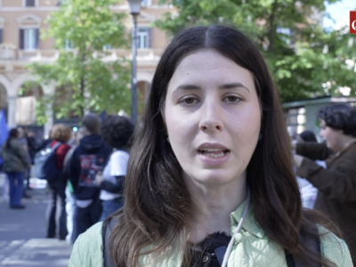 Copertina di Fridays for Future in piazza: “Non ci sono soldi per la transizione ecologica, ma magicamente si trovano per le armi”