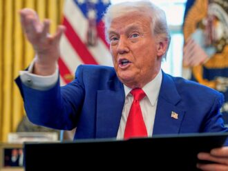Trump attacca i giudici che hanno fermato i suoi dazi: “Decisione orribile, sentenza politica che distrugge il potere presidenziale”