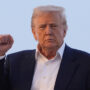 Copertina di La Corte Suprema dà ragione a Trump: limiti ai poteri dei tribunali inferiori. Lui esulta: “È una vittoria enorme”