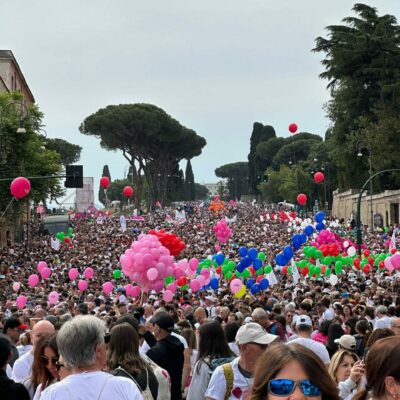 Copertina di Roma si tinge di rosa con Race for the Cure: 150mila partecipanti. 4mila test gratuiti per la diagnosi dei tumori al seno