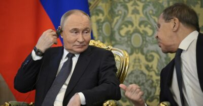 Copertina di Ucraina, Putin non sarà ai colloqui a Istanbul: al suo posto il consigliere Medinsky. Assente anche Lavrov