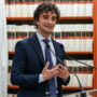 Copertina di Terzo mandato, Bignami (FdI) sfida la Lega: “Impugneremo la legge trentina, il divieto vale per tutti”. Domani il Cdm