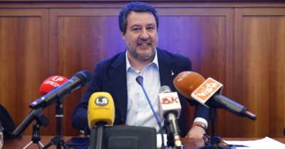 Copertina di Ponte sullo Stretto, il Colle fa saltare la deroga ai controlli voluta da Salvini. Il ministro accusa: “Blocca norme antimafia, rimedierà l’Aula”