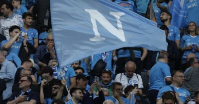 Copertina di Napoli-Cagliari 1-0 e Como-Inter 0-1: è la notte dello scudetto | La diretta