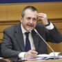 Copertina di Delmastro: “Certi magistrati parlano come mafiosi”. Rando (Pd): “Superato ogni limite, si dimetta”