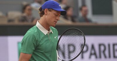 Copertina di Roland Garros, subito un test per Sinner: batte Rinderknech e la sua arroganza. Ora c’è un altro francese, Richard Gasquet