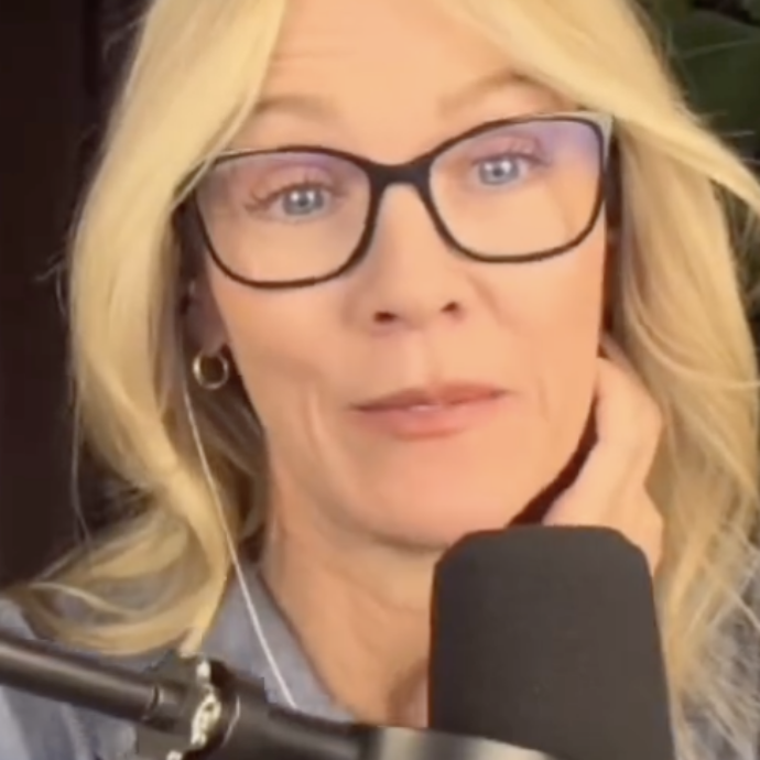 “Mia figlia ha scoperto il profilo del mio ex marito su un’app di dating. La cosa sconcertante? Cercava ragazze della sua età”: la confessione di Jennie Garth