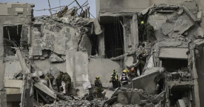 Copertina di Israele-Iran, Trump annuncia tregua di 12 ore: “È in vigore”. Teheran e Tel Aviv accettano. Ma suonano le sirene, Idf: “Nuovo lancio di missili iraniani”