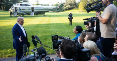 Copertina di La tregua salta subito. Trump attacca Netanyahu: “Non bombardare”. E si sfoga: “Israele e Iran non sanno più cosa c… fanno”. "Cambio di regime a Teheran? No, sarebbe il caos"