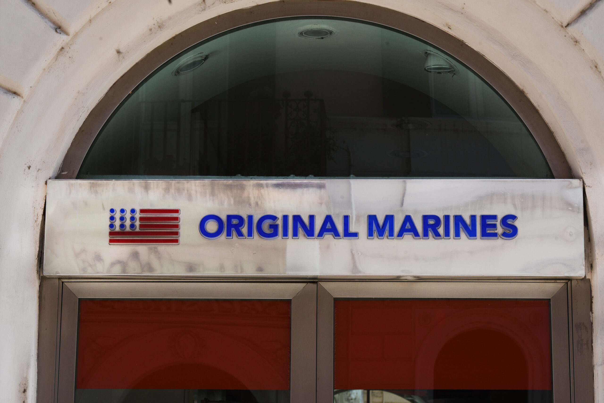 Copertina di “Falsi nei bilanci di Original Marines”, interdetti otto amministratori: c’è anche il capo dei commercialisti di Napoli