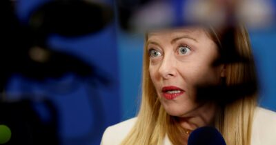 Copertina di Meloni: ok armi al 5% del Pil, ma vuole dazi scontati. E sconfessa Salvini
