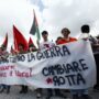 Copertina di Poliziotti infiltrati in Potere al Popolo: “Scoperti 5 agenti dell'Antiterrorismo sotto copertura”