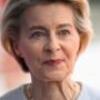 Copertina di Il Parlamento Ue vota la sfiducia a von der Leyen il 10 luglio: la destra vuole cacciarla per lo scandalo Pfizergate