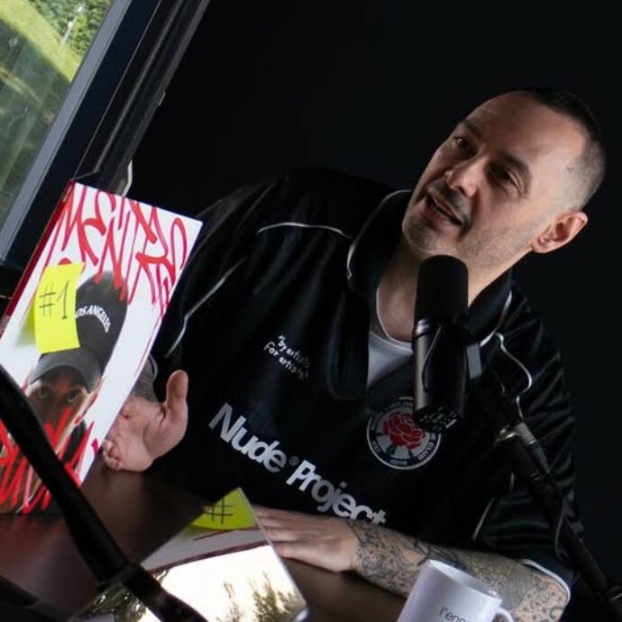 “Oggi l’industria musicale è Instagram, dove ci sono egomaniaci, hater, scrocconi e gente che ti chiede solo video per il cugino”: così Fabri Fibra – VIDEO
